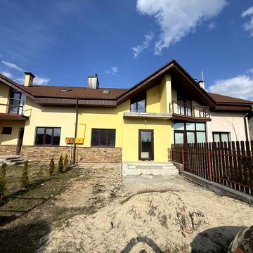 Дмитра Вишневецького вул., 40