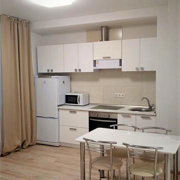 Феодосійська вул., 1