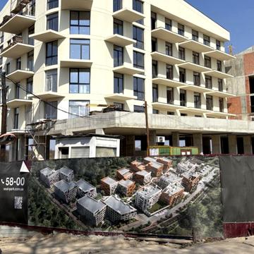 Пилипа Орлика вул., (Будинок 1)