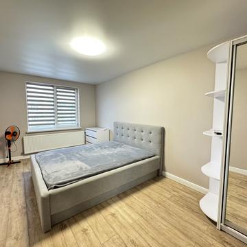 Степана Бандери просп., 36