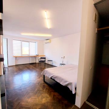 Верховної Ради бульв., 23