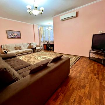 Вячеслава Чорновола вул., 25