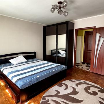 Монтажників вул., 1