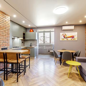 Академіка Лебедєва вул., 1