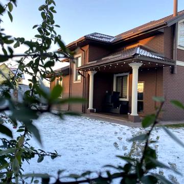 Бучанське шосе, 42