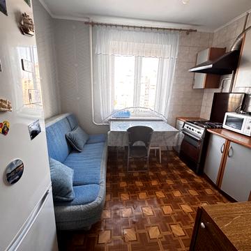 Євгена Коновальця вул., 6