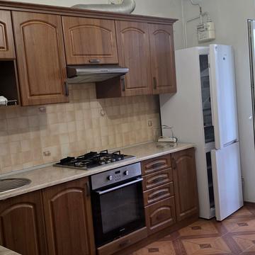 Леоніда Перфецького вул., 11