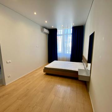 Миколи Гулака вул., 4