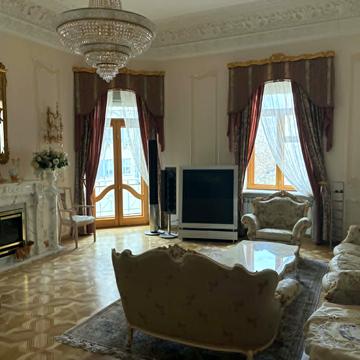 Малопідвальна вул., 12/10