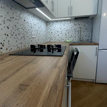 Волошкова вул., 1