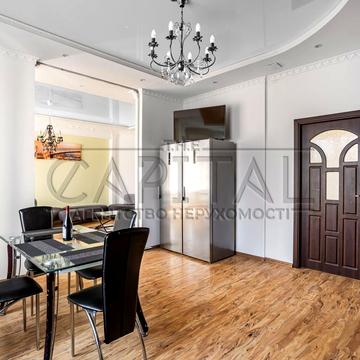 Золотоустівська вул., 52