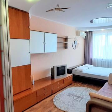 Володимира Івасюка просп. (Героїв Сталінграду), 35