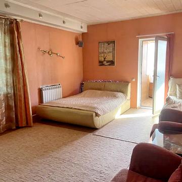 Травневий пров., 15