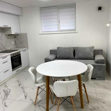 Космічна вул., 3