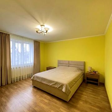 Богдана-Ігора Антонича вул., 3