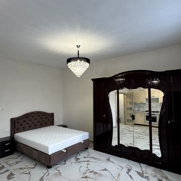 Хотинська вул., 4