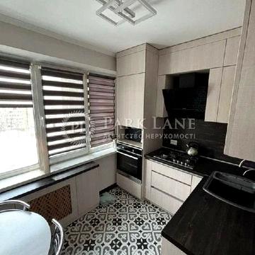 Академіка Булаховського вул., 38