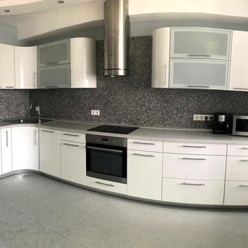 Срібнокільська вул., 1