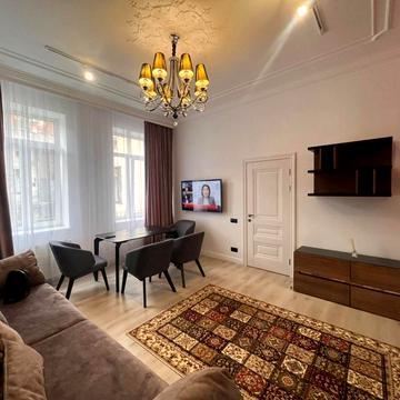 Пантелеймона Куліша вул., 11