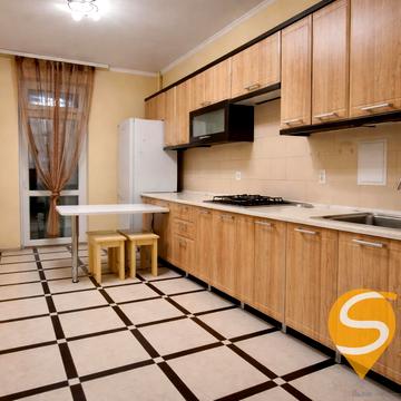 Гетьмана Івана Мазепи вул. (Топольна), 1