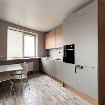 Юрія Шумського вул., 5