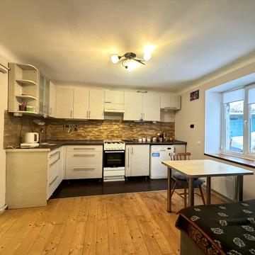 Ярова вул., 1