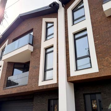 Варшавська вул.