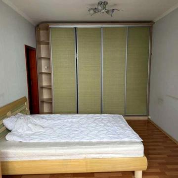 Миколи Ушакова вул., 18