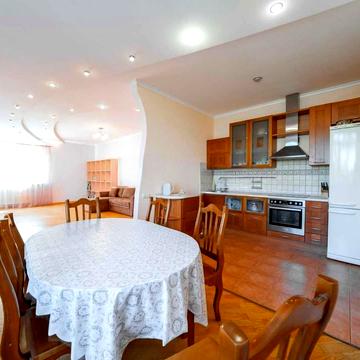 Олександра Кониського вул., 28А-30А