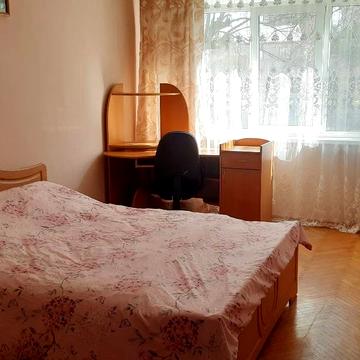 Карпатська вул., 4