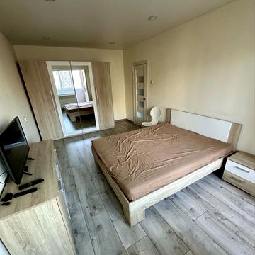 Академіка Корольова вул., 88