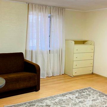 Валерія Лобановського просп. (Червонозоряний), 83