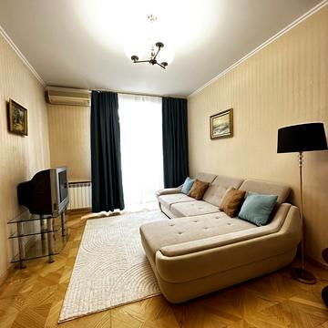 Микільсько-Ботанічна вул., 15/17