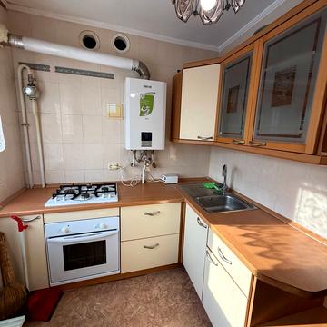 Волочиська вул., 9