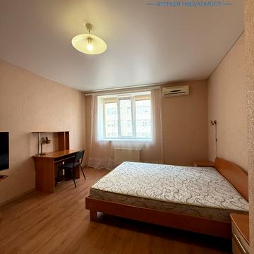 Боголюбова вул., 8