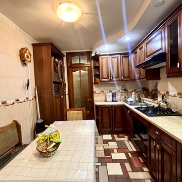 Слави бульв., 8