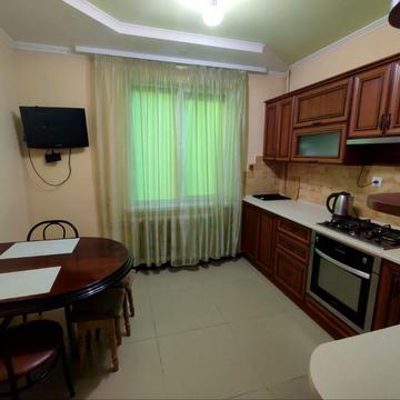 Богдана Хмельницького вул., 243