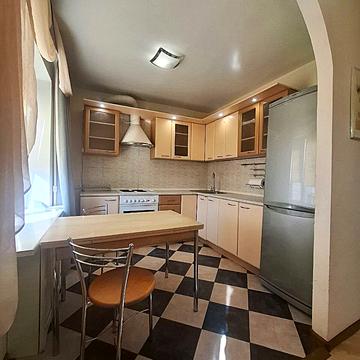 Дегтярівська вул., 12/7