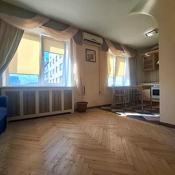 Дегтярівська вул., 12/7