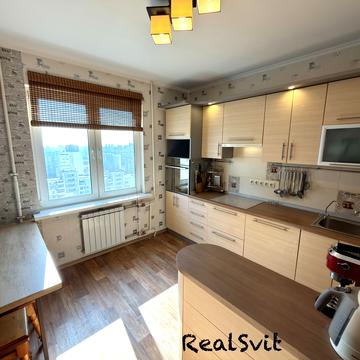 Миколи Лаврухіна вул., 10