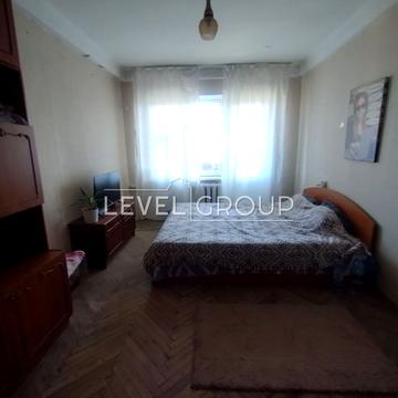 Братиславська вул., 4