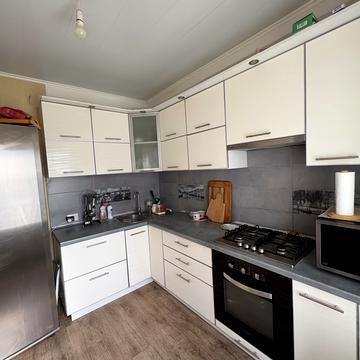 Чарівна вул., 103