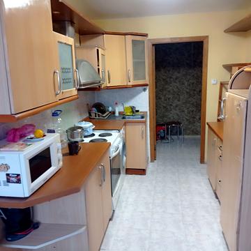 Єреванська вул., 28