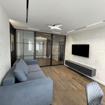 Саперно-Слобідська вул., 8