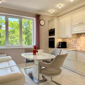 Академіка Лебедєва вул., 1