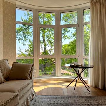 Академіка Лебедєва вул., 1