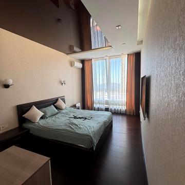 Академіка Корольова вул., 5/4