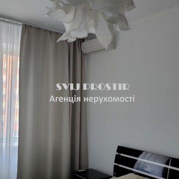 Володимира Івасюка просп. (Героїв Сталінграду), 8