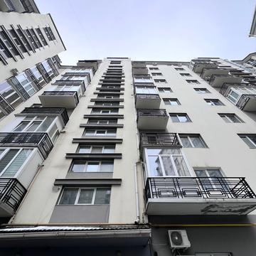 Володимира Великого вул., 12а