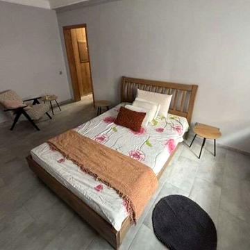 Пилипа Орлика вул., 9